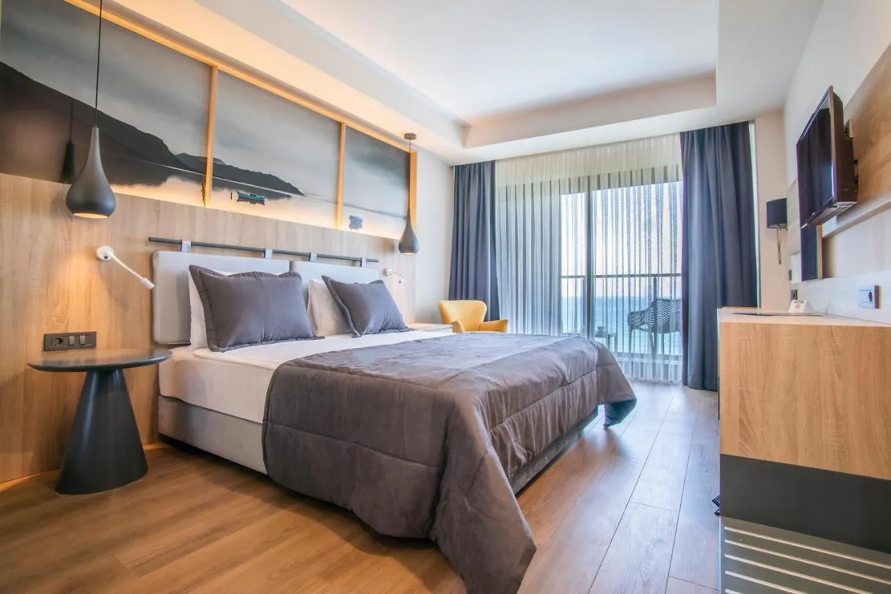 Maia Luxury Beach Hotel & Spa Guzelcamlı